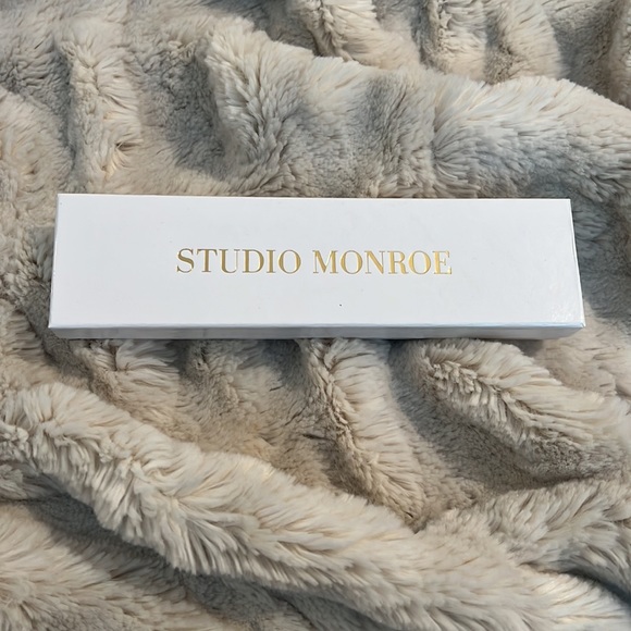 Leopard print mixed materials earrings - Picture 5 of 7